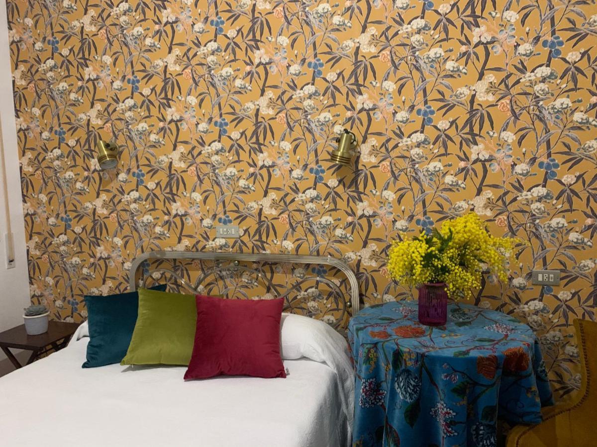Hostal Pirineos Barbastro Luaran gambar